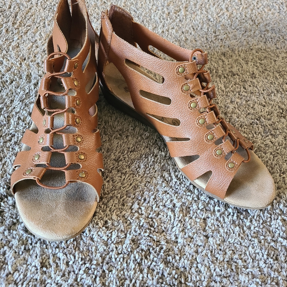 Sandles - Picture 4 of 5